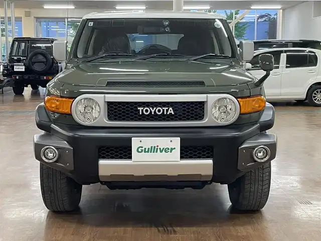 トヨタ ＦＪクルーザー 道央・札幌 2013(平25)年 7.6万km 緑Ⅱ 4WD/MKW製17インチAW/純正SDナビ/・フルセグTV/CD/DVD/SD/BT/バックカメラ/社外前後ドライブレコーダー/前後コーナーセンサー/横滑り防止装置/前後フォグライト/ETC/ヘッドライトレベライザー/純正フロアマット/純正ドアバイザー/ステアリングリモコン/背面タイヤ/カーテンエアバッグ/新車時保証書/取扱説明書
