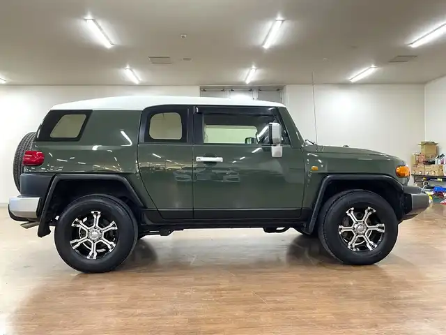 トヨタ ＦＪクルーザー 道央・札幌 2013(平25)年 7.6万km 緑Ⅱ 4WD/MKW製17インチAW/純正SDナビ/・フルセグTV/CD/DVD/SD/BT/バックカメラ/社外前後ドライブレコーダー/前後コーナーセンサー/横滑り防止装置/前後フォグライト/ETC/ヘッドライトレベライザー/純正フロアマット/純正ドアバイザー/ステアリングリモコン/背面タイヤ/カーテンエアバッグ/新車時保証書/取扱説明書