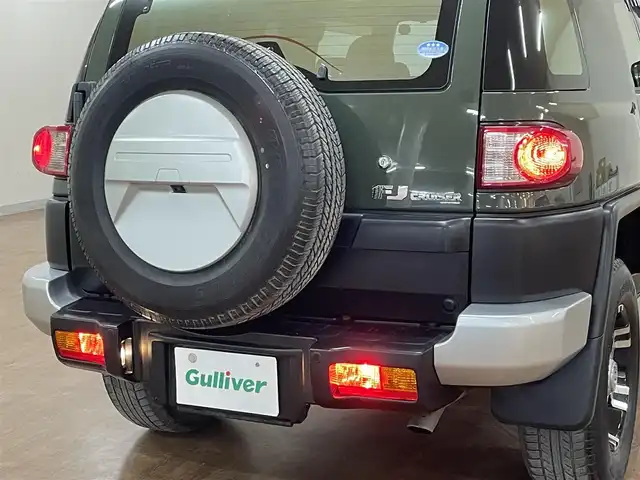 トヨタ ＦＪクルーザー 道央・札幌 2013(平25)年 7.6万km 緑Ⅱ 4WD/MKW製17インチAW/純正SDナビ/・フルセグTV/CD/DVD/SD/BT/バックカメラ/社外前後ドライブレコーダー/前後コーナーセンサー/横滑り防止装置/前後フォグライト/ETC/ヘッドライトレベライザー/純正フロアマット/純正ドアバイザー/ステアリングリモコン/背面タイヤ/カーテンエアバッグ/新車時保証書/取扱説明書
