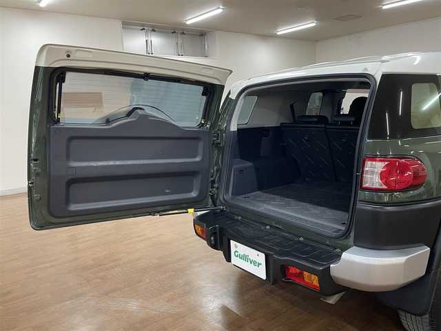 トヨタ ＦＪクルーザー 道央・札幌 2013(平25)年 7.6万km 緑Ⅱ 4WD/MKW製17インチAW/純正SDナビ/・フルセグTV/CD/DVD/SD/BT/バックカメラ/社外前後ドライブレコーダー/前後コーナーセンサー/横滑り防止装置/前後フォグライト/ETC/ヘッドライトレベライザー/純正フロアマット/純正ドアバイザー/ステアリングリモコン/背面タイヤ/カーテンエアバッグ/新車時保証書/取扱説明書