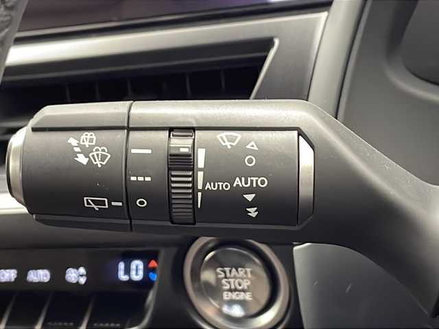レクサス ＵＸ 200 グレイスフル エクスプローラー 千葉県 2023(令5)年 0.9万km グラファイトブラックガラスフレーク 純正ナビ/フルセグTV/サンルーフ/全方位カメラ/プリクラッシュセーフティ/レーンキープアシスト/レーダークルーズコントロール/BSM/パーキングアシスト/クリアランスソナー/オートハイビーム/HUD/デジタルインナーミラー/パワーシート/シートヒーター/シートベンチレーション/ETC2.0/パワーバックドア