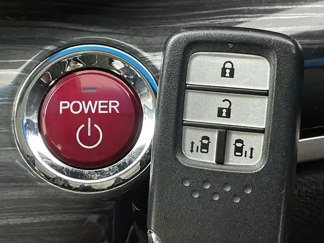 ホンダ オデッセイ ハイブリッド アブソルートセンシングアドバンP 新潟県 2017(平29)年 5.9万km プレミアムヴィーナスブラックP 純正メモリナビ/　フルセグTV/Bluetooth/CD/DVD/HDMI/ホンダセンシング/・衝突軽減ブレーキ(CMBS)/・車線維持支援システム(LKAS)/・アダプティブクルーズコントロール(ACC)/・後方誤発進抑制機能/・誤発進抑制機能/全方位モニター/両側パワースライドドア/ハーフレザーシート/運転席パワーシート/ETC/レザーステアリング/ステアリングスイッチ/LEDヘッドライト/純正17インチアルミホイール