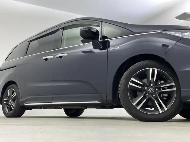 ホンダ オデッセイ ハイブリッド アブソルートセンシングアドバンP 新潟県 2017(平29)年 5.9万km プレミアムヴィーナスブラックP 純正メモリナビ/　フルセグTV/Bluetooth/CD/DVD/HDMI/ホンダセンシング/・衝突軽減ブレーキ(CMBS)/・車線維持支援システム(LKAS)/・アダプティブクルーズコントロール(ACC)/・後方誤発進抑制機能/・誤発進抑制機能/全方位モニター/両側パワースライドドア/ハーフレザーシート/運転席パワーシート/ETC/レザーステアリング/ステアリングスイッチ/LEDヘッドライト/純正17インチアルミホイール