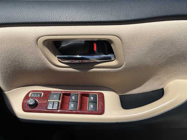 トヨタ ノア ハイブリッド G 福岡県 2015(平27)年 11.9万km ボルドーマイカメタリック (株)IDOMが運営する【じしゃロン八幡西店】の自社ローン専用車両になります。こちらは現金またはオートローンご利用時の価格です。自社ローンご希望の方は別途その旨お申付け下さい/・純正ナビ（NSZT-Y64T）/・Bluetooth/・バックカメラ/・片側パワースライド/・ドライブレコーダー/・ETC/・前席シートヒーター/・プッシュスタート/・スマートキー/・純正フロアマット
