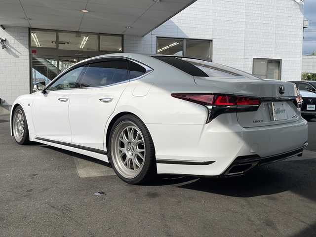 レクサス ＬＳ 500 Fスポーツ 京都府 2018(平30)年 6.1万km ホワイトノーヴァガラスフレーク レクサスセーフティシステム/プリクラッシュセーフティ/レーンキープアシスト/レーダークルーズコントロール/オートマチックハイビーム/サンルーフ　/３眼ＬＥＤライト　/ＨＵＶ　/ＢＳＭ　/PKSA/クリアランスソナー/ナノイー　/パノラミックビューモニター　/メモリーパワーシート/リアサンシェード　/Ｍｉｒａｃａｓｔ　/パドルシフト　/シートヒーター＆ベンチレーター　/アイドリングストップ/Bluetooth接続/純正メーカーナビ　12.3インチ/純正オプションドライブレコーダー/BBS AW２１インチ/プッシュスタート/ウィンカーミラー/フルセグTV/ブレーキホールド/電動リアゲート/禁煙車