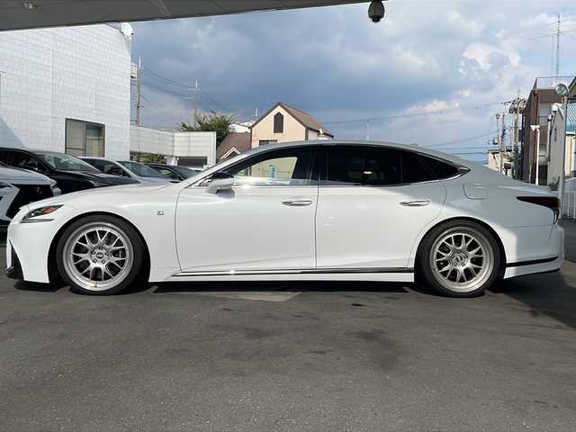 レクサス ＬＳ 500 Fスポーツ 京都府 2018(平30)年 6.1万km ホワイトノーヴァガラスフレーク レクサスセーフティシステム/プリクラッシュセーフティ/レーンキープアシスト/レーダークルーズコントロール/オートマチックハイビーム/サンルーフ　/３眼ＬＥＤライト　/ＨＵＶ　/ＢＳＭ　/PKSA/クリアランスソナー/ナノイー　/パノラミックビューモニター　/メモリーパワーシート/リアサンシェード　/Ｍｉｒａｃａｓｔ　/パドルシフト　/シートヒーター＆ベンチレーター　/アイドリングストップ/Bluetooth接続/純正メーカーナビ　12.3インチ/純正オプションドライブレコーダー/BBS AW２１インチ/プッシュスタート/ウィンカーミラー/フルセグTV/ブレーキホールド/電動リアゲート/禁煙車