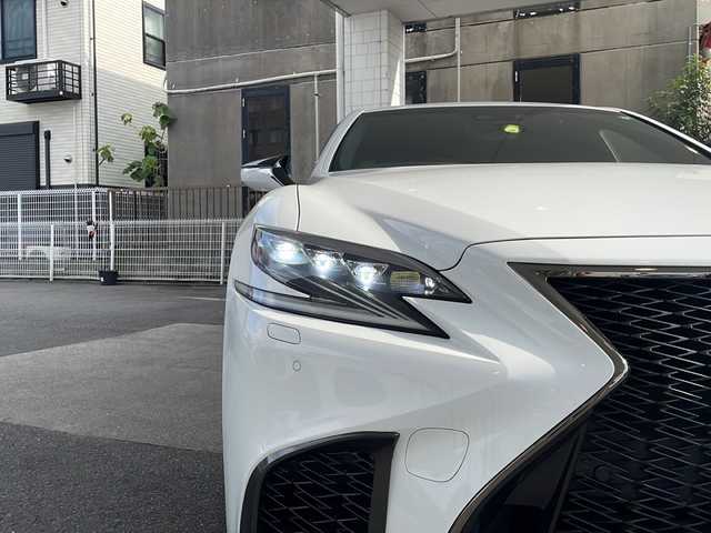 レクサス ＬＳ 500 Fスポーツ 京都府 2018(平30)年 6.1万km ホワイトノーヴァガラスフレーク レクサスセーフティシステム/プリクラッシュセーフティ/レーンキープアシスト/レーダークルーズコントロール/オートマチックハイビーム/サンルーフ　/３眼ＬＥＤライト　/ＨＵＶ　/ＢＳＭ　/PKSA/クリアランスソナー/ナノイー　/パノラミックビューモニター　/メモリーパワーシート/リアサンシェード　/Ｍｉｒａｃａｓｔ　/パドルシフト　/シートヒーター＆ベンチレーター　/アイドリングストップ/Bluetooth接続/純正メーカーナビ　12.3インチ/純正オプションドライブレコーダー/BBS AW２１インチ/プッシュスタート/ウィンカーミラー/フルセグTV/ブレーキホールド/電動リアゲート/禁煙車