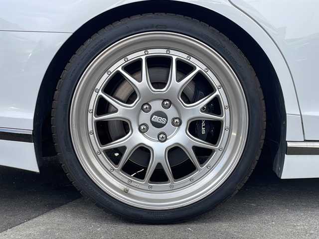 レクサス ＬＳ 500 Fスポーツ 京都府 2018(平30)年 6.1万km ホワイトノーヴァガラスフレーク レクサスセーフティシステム/プリクラッシュセーフティ/レーンキープアシスト/レーダークルーズコントロール/オートマチックハイビーム/サンルーフ　/３眼ＬＥＤライト　/ＨＵＶ　/ＢＳＭ　/PKSA/クリアランスソナー/ナノイー　/パノラミックビューモニター　/メモリーパワーシート/リアサンシェード　/Ｍｉｒａｃａｓｔ　/パドルシフト　/シートヒーター＆ベンチレーター　/アイドリングストップ/Bluetooth接続/純正メーカーナビ　12.3インチ/純正オプションドライブレコーダー/BBS AW２１インチ/プッシュスタート/ウィンカーミラー/フルセグTV/ブレーキホールド/電動リアゲート/禁煙車