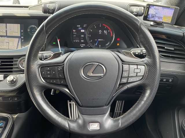 レクサス ＬＳ 500 Fスポーツ 京都府 2018(平30)年 6.1万km ホワイトノーヴァガラスフレーク レクサスセーフティシステム/プリクラッシュセーフティ/レーンキープアシスト/レーダークルーズコントロール/オートマチックハイビーム/サンルーフ　/３眼ＬＥＤライト　/ＨＵＶ　/ＢＳＭ　/PKSA/クリアランスソナー/ナノイー　/パノラミックビューモニター　/メモリーパワーシート/リアサンシェード　/Ｍｉｒａｃａｓｔ　/パドルシフト　/シートヒーター＆ベンチレーター　/アイドリングストップ/Bluetooth接続/純正メーカーナビ　12.3インチ/純正オプションドライブレコーダー/BBS AW２１インチ/プッシュスタート/ウィンカーミラー/フルセグTV/ブレーキホールド/電動リアゲート/禁煙車