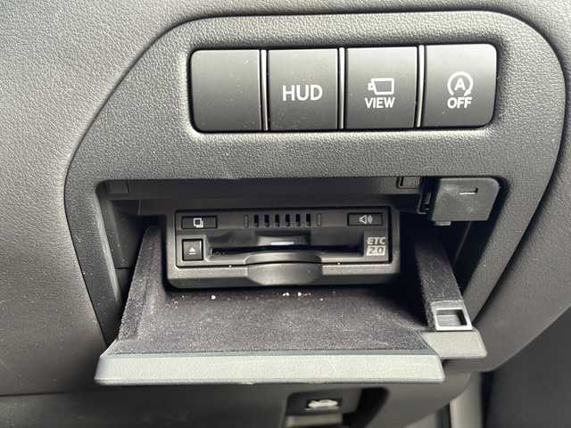 レクサス ＬＳ 500 Fスポーツ 京都府 2018(平30)年 6.1万km ホワイトノーヴァガラスフレーク レクサスセーフティシステム/プリクラッシュセーフティ/レーンキープアシスト/レーダークルーズコントロール/オートマチックハイビーム/サンルーフ　/３眼ＬＥＤライト　/ＨＵＶ　/ＢＳＭ　/PKSA/クリアランスソナー/ナノイー　/パノラミックビューモニター　/メモリーパワーシート/リアサンシェード　/Ｍｉｒａｃａｓｔ　/パドルシフト　/シートヒーター＆ベンチレーター　/アイドリングストップ/Bluetooth接続/純正メーカーナビ　12.3インチ/純正オプションドライブレコーダー/BBS AW２１インチ/プッシュスタート/ウィンカーミラー/フルセグTV/ブレーキホールド/電動リアゲート/禁煙車