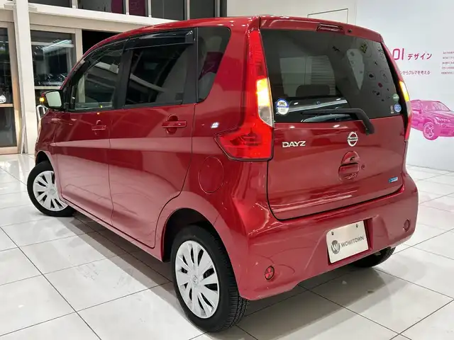 日産 デイズ X 埼玉県 2016(平28)年 0.2万km スパークリングレッドM エマージェンシーブレーキ/純正ナビ/ CD/DVD/BT/フルセグ/アラウンドビューモニター/スマートキー×2/禁煙車