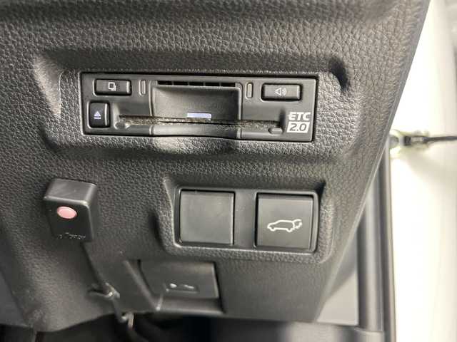 トヨタ カローラ クロス ハイブリッド Z 道央・札幌 2024(令6)年 3.9万km プラチナホワイトパールマイカ ・4WD/・純正ナビ&BT&TN&Miracast/・全方位カメラ/・パワーバックドア/・トヨタセーフティセンス/・レーダークルーズコントロール/・ブラインドスポットモニター/・ビルトインETC2.0/・ハーフレザーシート/・前席シートヒーター/・TVキャンセラー/・ステアリングスイッチ/・LEDヘッドライト/・オートライト/・オートマチックハイビーム/・スマートキー/・純正18インチAW