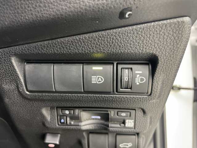 トヨタ カローラ クロス ハイブリッド Z 道央・札幌 2024(令6)年 3.9万km プラチナホワイトパールマイカ ・4WD/・純正ナビ&BT&TN&Miracast/・全方位カメラ/・パワーバックドア/・トヨタセーフティセンス/・レーダークルーズコントロール/・ブラインドスポットモニター/・ビルトインETC2.0/・ハーフレザーシート/・前席シートヒーター/・TVキャンセラー/・ステアリングスイッチ/・LEDヘッドライト/・オートライト/・オートマチックハイビーム/・スマートキー/・純正18インチAW