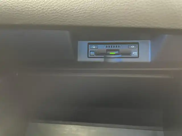 トヨタ ハリアー エレガンス GRスポーツ 大分県 2017(平29)年 5.9万km ホワイトパールクリスタルシャイン 純正SDナビ/（AM/FM/BT/SD/CD/フルセグ）/トヨタセーフティセンス/レーダークルーズコントロール/レーンキープアシスト/バックカメラ/ビルトインETC/D席パワーシート/ハーフレザーシート/ドライブレコーダー/電動パーキング/ブレーキホールド/MTモード付AT/プッシュスタート・スマートキー/LEDヘッドライト/オートライト/オートマチックハイビーム/電動格納ミラー