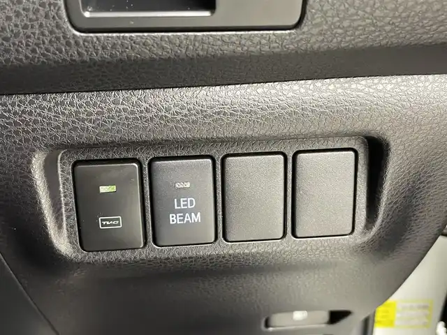 トヨタ ハリアー エレガンス GRスポーツ 大分県 2017(平29)年 5.9万km ホワイトパールクリスタルシャイン 純正SDナビ/（AM/FM/BT/SD/CD/フルセグ）/トヨタセーフティセンス/レーダークルーズコントロール/レーンキープアシスト/バックカメラ/ビルトインETC/D席パワーシート/ハーフレザーシート/ドライブレコーダー/電動パーキング/ブレーキホールド/MTモード付AT/プッシュスタート・スマートキー/LEDヘッドライト/オートライト/オートマチックハイビーム/電動格納ミラー