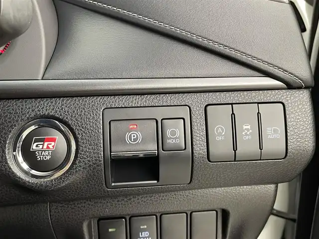 トヨタ ハリアー エレガンス GRスポーツ 大分県 2017(平29)年 5.9万km ホワイトパールクリスタルシャイン 純正SDナビ/（AM/FM/BT/SD/CD/フルセグ）/トヨタセーフティセンス/レーダークルーズコントロール/レーンキープアシスト/バックカメラ/ビルトインETC/D席パワーシート/ハーフレザーシート/ドライブレコーダー/電動パーキング/ブレーキホールド/MTモード付AT/プッシュスタート・スマートキー/LEDヘッドライト/オートライト/オートマチックハイビーム/電動格納ミラー