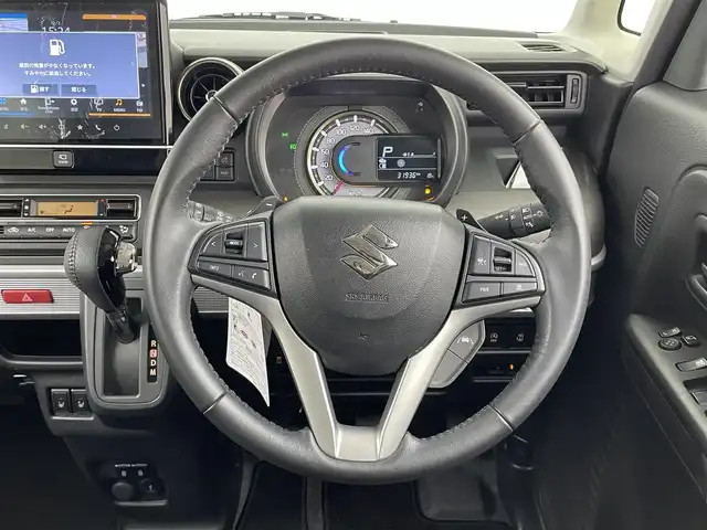 スズキ スペーシア ギア HYBRID XZターボ 大分県 2023(令5)年 3.2万km ピュアホワイトP 純正ナビ/（フルセグ/CD/DVD/Bluetooth）/衝突軽減ブレーキ/レーダークルーズコントロール/レーンアシスト/全方位カメラ/両側パワースライドドア/ドライブレコーダー/ビルトインETC/前席シートヒーター/純正アルミホイール/スマートキープッシュスタート