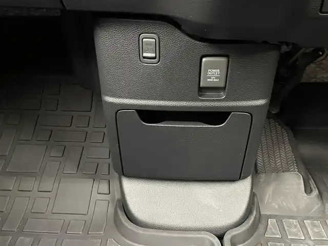 ホンダ Ｎ ＢＯＸ カスタム L ターボ 大分県 2023(令5)年 1.5万km プラチナホワイトパール 純正ナビ/バックカメラ/ホンダセンシング/衝突軽減ブレーキ/車線逸脱防止システム/リアコーナーセンサー/LEDヘッドライト/オートライト/両側パワースライドドア/前席シートヒーター/ハーフレザーシート/フルセグTV/ビルトインETC/スマートキー/Bluetooth/純正フロアマット/純正15インチアルミホイール/ベンチシート