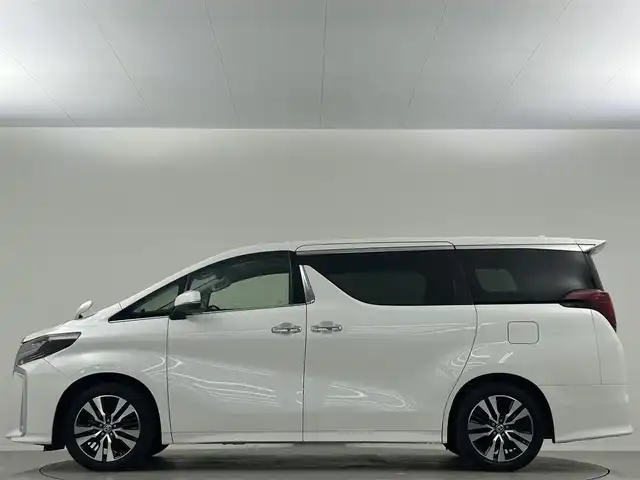 トヨタ アルファード S Cパッケージ 埼玉県 2021(令3)年 1.7万km ホワイトパールクリスタルシャイン サンルーフ　１２型フリップダウン　両側電動スライド　純正ディスプレイオーディオ　ナビ機能　ＣＤ　ＤＶＤ　Ｂｌｕｅｔｏｏｔｈ　前席シートヒーター　前席シートベンチレーション　電動オットマン　パワーシート ハンドルヒーター