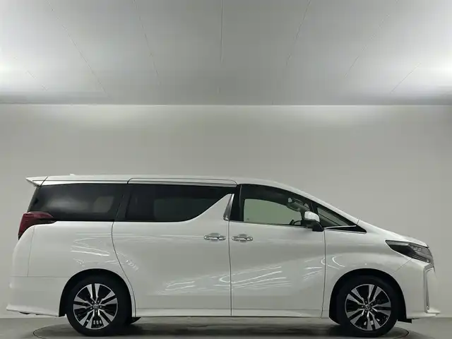 トヨタ アルファード S Cパッケージ 埼玉県 2021(令3)年 1.7万km ホワイトパールクリスタルシャイン サンルーフ　１２型フリップダウン　両側電動スライド　純正ディスプレイオーディオ　ナビ機能　ＣＤ　ＤＶＤ　Ｂｌｕｅｔｏｏｔｈ　前席シートヒーター　前席シートベンチレーション　電動オットマン　パワーシート ハンドルヒーター