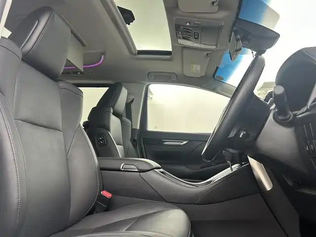 トヨタ アルファード S Cパッケージ 埼玉県 2021(令3)年 1.7万km ホワイトパールクリスタルシャイン サンルーフ　１２型フリップダウン　両側電動スライド　純正ディスプレイオーディオ　ナビ機能　ＣＤ　ＤＶＤ　Ｂｌｕｅｔｏｏｔｈ　前席シートヒーター　前席シートベンチレーション　電動オットマン　パワーシート ハンドルヒーター