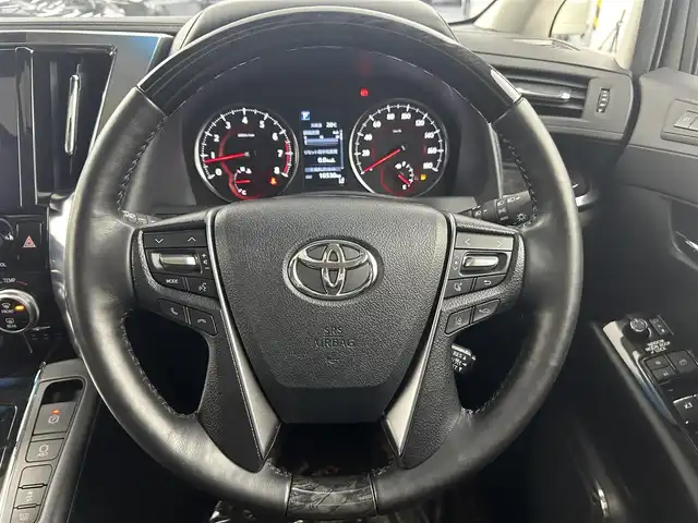 トヨタ アルファード S Cパッケージ 埼玉県 2021(令3)年 1.7万km ホワイトパールクリスタルシャイン サンルーフ　１２型フリップダウン　両側電動スライド　純正ディスプレイオーディオ　ナビ機能　ＣＤ　ＤＶＤ　Ｂｌｕｅｔｏｏｔｈ　前席シートヒーター　前席シートベンチレーション　電動オットマン　パワーシート ハンドルヒーター