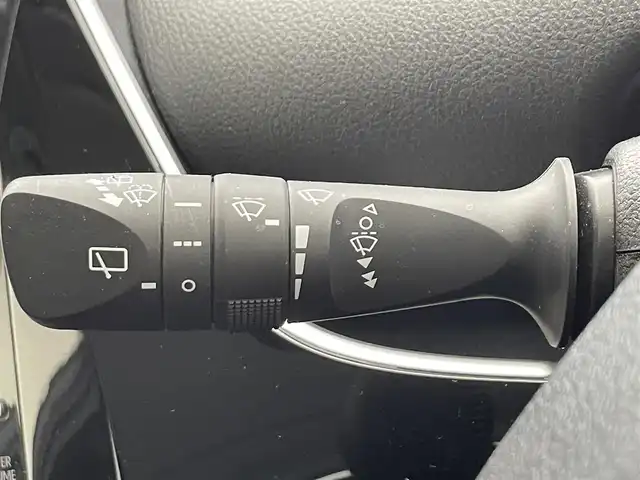 トヨタ プリウス S 滋賀県 2022(令4)年 1.8万km スーパーホワイトⅡ 禁煙車/純正コネクテッドナビ/USB/Bluetooth/バックカメラ/追従クルーズコントロール/ETC/レーンキープアシスト/ステアリングスイッチ/キセノンライト/オートハイビーム/オートライト/クリアランスソナー/ドライブレコーダー/１００V電源/プッシュスタート/スマートキー
