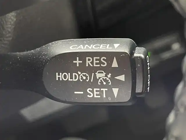トヨタ プリウス S 滋賀県 2022(令4)年 1.8万km スーパーホワイトⅡ 禁煙車/純正コネクテッドナビ/USB/Bluetooth/バックカメラ/追従クルーズコントロール/ETC/レーンキープアシスト/ステアリングスイッチ/キセノンライト/オートハイビーム/オートライト/クリアランスソナー/ドライブレコーダー/１００V電源/プッシュスタート/スマートキー