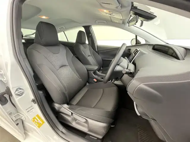 トヨタ プリウス S 滋賀県 2022(令4)年 1.8万km スーパーホワイトⅡ 禁煙車/純正コネクテッドナビ/USB/Bluetooth/バックカメラ/追従クルーズコントロール/ETC/レーンキープアシスト/ステアリングスイッチ/キセノンライト/オートハイビーム/オートライト/クリアランスソナー/ドライブレコーダー/１００V電源/プッシュスタート/スマートキー
