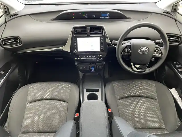 トヨタ プリウス S 滋賀県 2022(令4)年 1.8万km スーパーホワイトⅡ 禁煙車/純正コネクテッドナビ/USB/Bluetooth/バックカメラ/追従クルーズコントロール/ETC/レーンキープアシスト/ステアリングスイッチ/キセノンライト/オートハイビーム/オートライト/クリアランスソナー/ドライブレコーダー/１００V電源/プッシュスタート/スマートキー