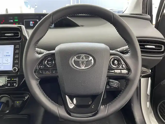 トヨタ プリウス S 滋賀県 2022(令4)年 1.8万km スーパーホワイトⅡ 禁煙車/純正コネクテッドナビ/USB/Bluetooth/バックカメラ/追従クルーズコントロール/ETC/レーンキープアシスト/ステアリングスイッチ/キセノンライト/オートハイビーム/オートライト/クリアランスソナー/ドライブレコーダー/１００V電源/プッシュスタート/スマートキー