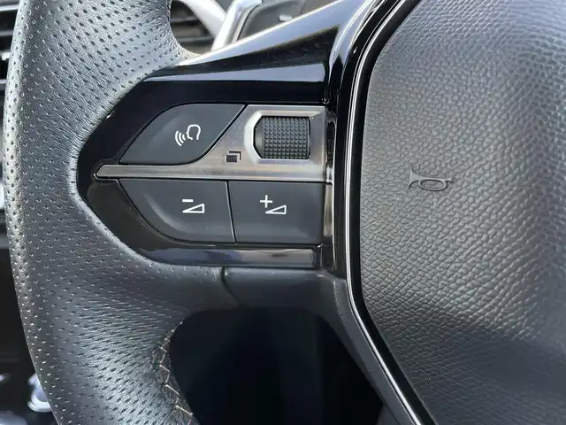 プジョー ３００８ GT ブルー HDi 東京都 2018(平30)年 2.4万km 緑 AppleCarPlay/サイドカメラ  バックカメラ/パドルシフト/アドバンスドグリップコントロール/LEDインテリジェントハイビーム/ヒルディセントコントロール/ACC/レーンキープアシスト/ブラインドスポットモニター/パワーバックドア/ETC/アクティブセーフティブレーキ/リバース連動ドアミラー/ワイヤレスチャージ/アンビエンスライト/レインセンサー /ISOFIX/プライバシーガラス/保証書　取説　スペアキー