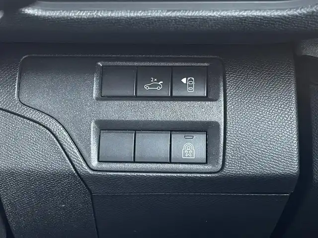 プジョー ３００８ GT ブルー HDi 東京都 2018(平30)年 2.4万km 緑 AppleCarPlay/サイドカメラ  バックカメラ/パドルシフト/アドバンスドグリップコントロール/LEDインテリジェントハイビーム/ヒルディセントコントロール/ACC/レーンキープアシスト/ブラインドスポットモニター/パワーバックドア/ETC/アクティブセーフティブレーキ/リバース連動ドアミラー/ワイヤレスチャージ/アンビエンスライト/レインセンサー /ISOFIX/プライバシーガラス/保証書　取説　スペアキー