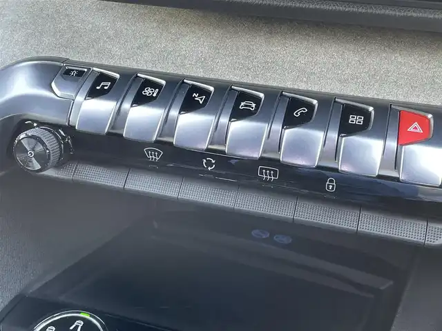 プジョー ３００８ GT ブルー HDi 東京都 2018(平30)年 2.4万km 緑 AppleCarPlay/サイドカメラ  バックカメラ/パドルシフト/アドバンスドグリップコントロール/LEDインテリジェントハイビーム/ヒルディセントコントロール/ACC/レーンキープアシスト/ブラインドスポットモニター/パワーバックドア/ETC/アクティブセーフティブレーキ/リバース連動ドアミラー/ワイヤレスチャージ/アンビエンスライト/レインセンサー /ISOFIX/プライバシーガラス/保証書　取説　スペアキー