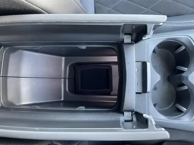 プジョー ３００８ GT ブルー HDi 東京都 2018(平30)年 2.4万km 緑 AppleCarPlay/サイドカメラ  バックカメラ/パドルシフト/アドバンスドグリップコントロール/LEDインテリジェントハイビーム/ヒルディセントコントロール/ACC/レーンキープアシスト/ブラインドスポットモニター/パワーバックドア/ETC/アクティブセーフティブレーキ/リバース連動ドアミラー/ワイヤレスチャージ/アンビエンスライト/レインセンサー /ISOFIX/プライバシーガラス/保証書　取説　スペアキー