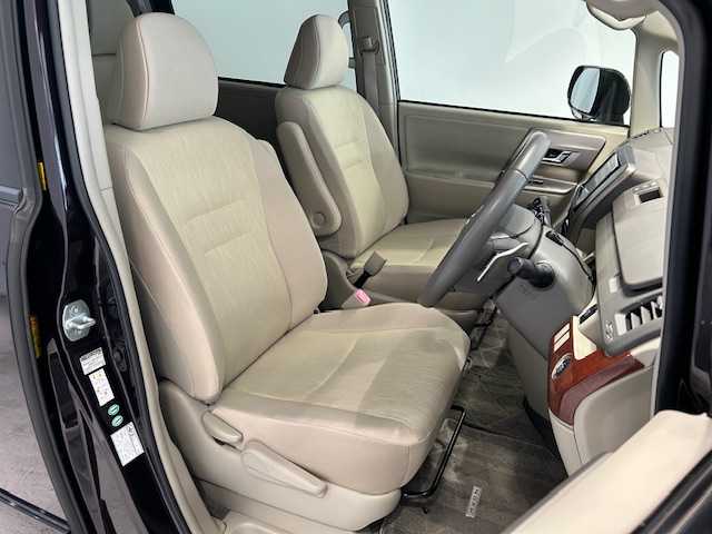 トヨタ ノア Si レイッシュ 宮城県 2011(平23)年 4.2万km ボルドーマイカメタリック 純正ナビ/バックカメラ/フルセグTV/Bluetooth、CD、DVD/後席用モニター/両側パワースライドドア/MTモード付きAT/パドルシフト/LEDヘッドライト/フォグランプ/オートライト/USB入力端子/ウォークスルー/プッシュスタート/純正アルミホイール/純正ビルトインETC/純正フロアマット/アンチロック・ブレーキ・システム