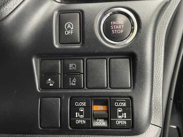 トヨタ ノア Si ダブルバイビーⅡ 宮崎県 2019(令1)年 6.1万km ブラック Toyota Safety Sense/〇プリクラシュセーフティ/〇レーンディパーチャーアラート/〇パーキングサポートブレーキ/〇オートマチックハイビーム/〇先行車発進告知/〇クリアランスソナー/社外7インチSDナビ/フルセグTV/CD/DVD/Bluetooth/社外10.2インチ後席フリップダウンモニター（TVM-FW1020）/両側パワースライドドア/クルーズコントロール/ハーフレザーシート/LEDヘッドライト/ビルトインETC/純正16インチAW/アイドリングストップ/スマートキー×２/取扱説明書