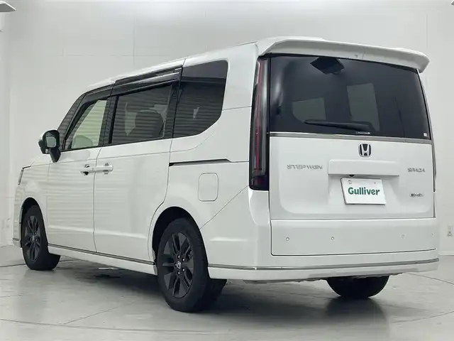 ホンダ ステップワゴン スパーダ eHEV 茨城県 2024(令6)年 0.7万km プラチナホワイトパール 純正11.4型ナビ/バックカメラ/フルセグ/純正フリップダウンモニター/衝突被害軽減ブレーキ/車線逸脱抑制装置/レーダークルーズコントロール/オートマチックハイビーム/BSI/クリアランスソナー/両側電動スライドドア/パワーバックドア/ETC/ドラレコ/シートヒーター/純正16インチAW/LEDヘッドライト/スマートキー