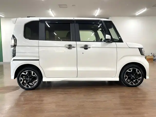 ホンダ Ｎ ＢＯＸ カスタム G L ターボ ホンダセンシング 道央・札幌 2018(平30)年 3.6万km プレミアムホワイトパールⅡ 4WD/ターボ/純正8インチSDナビ/フルセグTV/Bluetooth/CD/DVD/SD/バックカメラ/衝突軽減ブレーキ/レーンキープ/横滑り防止/両側パワースライドドア/ハーフレザーシート/シートヒーター（D/N）/ミラーヒーター/レーダークルーズコントロール/パドルシフト/オートライト/USBソケット/ビルトインETC/LEDヘッドライト/フォグランプ/プッシュスタート/スマートキー×2/純正エンジンスターター/純正15インチAW/後席サンシェード/取扱説明書