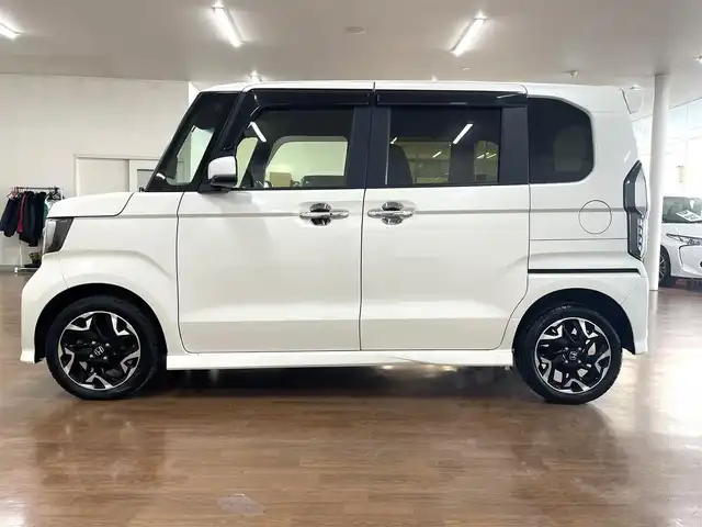 ホンダ Ｎ ＢＯＸ カスタム G L ターボ ホンダセンシング 道央・札幌 2018(平30)年 3.6万km プレミアムホワイトパールⅡ 4WD/ターボ/純正8インチSDナビ/フルセグTV/Bluetooth/CD/DVD/SD/バックカメラ/衝突軽減ブレーキ/レーンキープ/横滑り防止/両側パワースライドドア/ハーフレザーシート/シートヒーター（D/N）/ミラーヒーター/レーダークルーズコントロール/パドルシフト/オートライト/USBソケット/ビルトインETC/LEDヘッドライト/フォグランプ/プッシュスタート/スマートキー×2/純正エンジンスターター/純正15インチAW/後席サンシェード/取扱説明書