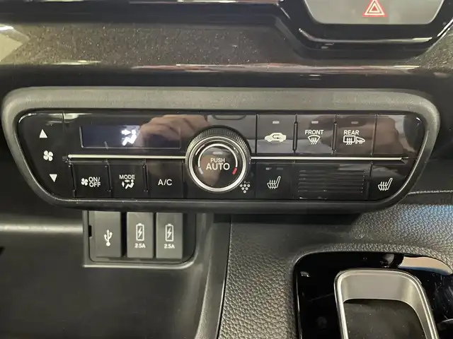 ホンダ Ｎ ＢＯＸ カスタム G L ターボ ホンダセンシング 道央・札幌 2018(平30)年 3.6万km プレミアムホワイトパールⅡ 4WD/ターボ/純正8インチSDナビ/フルセグTV/Bluetooth/CD/DVD/SD/バックカメラ/衝突軽減ブレーキ/レーンキープ/横滑り防止/両側パワースライドドア/ハーフレザーシート/シートヒーター（D/N）/ミラーヒーター/レーダークルーズコントロール/パドルシフト/オートライト/USBソケット/ビルトインETC/LEDヘッドライト/フォグランプ/プッシュスタート/スマートキー×2/純正エンジンスターター/純正15インチAW/後席サンシェード/取扱説明書