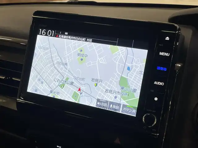 ホンダ Ｎ ＢＯＸ カスタム G L ターボ ホンダセンシング 道央・札幌 2018(平30)年 3.6万km プレミアムホワイトパールⅡ 4WD/ターボ/純正8インチSDナビ/フルセグTV/Bluetooth/CD/DVD/SD/バックカメラ/衝突軽減ブレーキ/レーンキープ/横滑り防止/両側パワースライドドア/ハーフレザーシート/シートヒーター（D/N）/ミラーヒーター/レーダークルーズコントロール/パドルシフト/オートライト/USBソケット/ビルトインETC/LEDヘッドライト/フォグランプ/プッシュスタート/スマートキー×2/純正エンジンスターター/純正15インチAW/後席サンシェード/取扱説明書