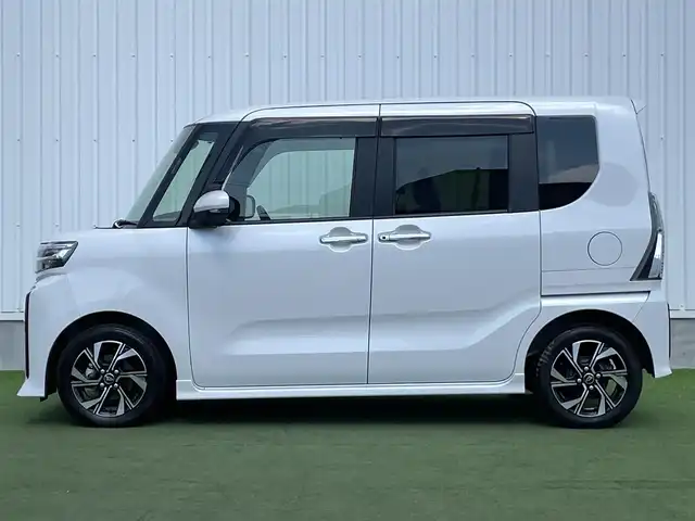 ダイハツ タント カスタム X 香川県 2023(令5)年 2.7万km シャイニングホワイトパール 登録時走行距離　26911Km/ディーラーオプションナビ/全方位カメラ/両側パワースライドドア/前方ドライブレコーダー/スマートアシスト/前後コーナーセンサー/ＬＥＤヘッド＆フォグライト/ハーフレザーシート/シートヒーター/フロアマット/ドアバイザー