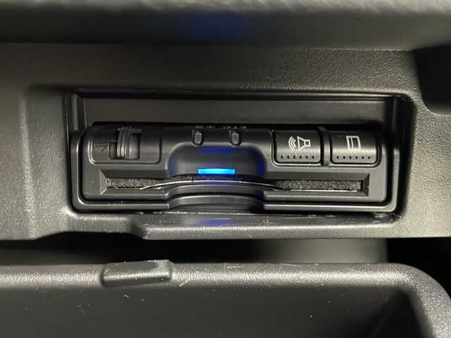 日産 セレナ e－パワー ハイウェイスター V 千葉県 2018(平30)年 4.3万km パール 純正ナビ/フルセグTV　Bluetooth　CD　DVD/バックカメラ/全方位カメラ/ETC/両側パワースライドドア/LEDヘッドライト/プロパイロット/衝突軽減ブレーキ/レーンキープアシスト/コーナーセンサー/パーキングアシスト/電子パーキング/シートヒーター/ハンドルヒーター/15インチ純正アルミホイール/純正フロアマット/後席ドリンクホルダー/後席USB入力端子/スペアキー/プッシュスタート