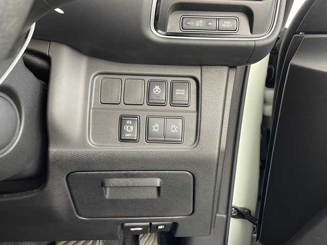 日産 セレナ e－パワー ハイウェイスター V 千葉県 2018(平30)年 4.3万km パール 純正ナビ/フルセグTV　Bluetooth　CD　DVD/バックカメラ/全方位カメラ/ETC/両側パワースライドドア/LEDヘッドライト/プロパイロット/衝突軽減ブレーキ/レーンキープアシスト/コーナーセンサー/パーキングアシスト/電子パーキング/シートヒーター/ハンドルヒーター/15インチ純正アルミホイール/純正フロアマット/後席ドリンクホルダー/後席USB入力端子/スペアキー/プッシュスタート