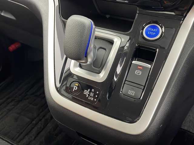 日産 セレナ e－パワー ハイウェイスター V 千葉県 2018(平30)年 4.3万km パール 純正ナビ/フルセグTV　Bluetooth　CD　DVD/バックカメラ/全方位カメラ/ETC/両側パワースライドドア/LEDヘッドライト/プロパイロット/衝突軽減ブレーキ/レーンキープアシスト/コーナーセンサー/パーキングアシスト/電子パーキング/シートヒーター/ハンドルヒーター/15インチ純正アルミホイール/純正フロアマット/後席ドリンクホルダー/後席USB入力端子/スペアキー/プッシュスタート