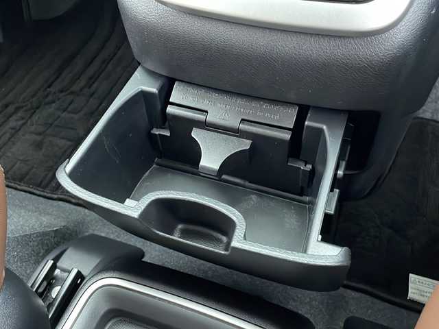 日産 セレナ e－パワー ハイウェイスター V 千葉県 2018(平30)年 4.3万km パール 純正ナビ/フルセグTV　Bluetooth　CD　DVD/バックカメラ/全方位カメラ/ETC/両側パワースライドドア/LEDヘッドライト/プロパイロット/衝突軽減ブレーキ/レーンキープアシスト/コーナーセンサー/パーキングアシスト/電子パーキング/シートヒーター/ハンドルヒーター/15インチ純正アルミホイール/純正フロアマット/後席ドリンクホルダー/後席USB入力端子/スペアキー/プッシュスタート