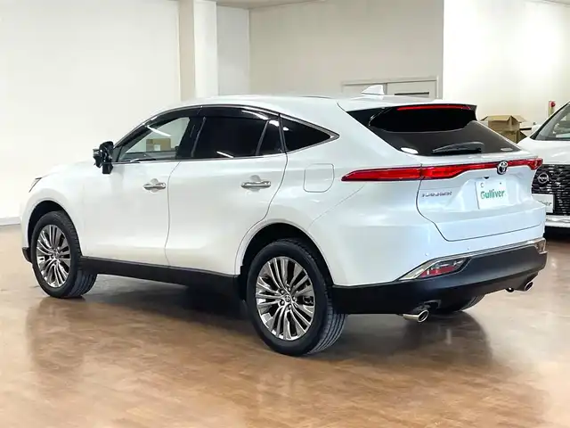 トヨタ ハリアー Z レザーパッケージ 道央・札幌 2024(令6)年 0.2万km プラチナホワイトパールマイカ 4WD/寒冷地仕様/純正OP12.3型ナビ/・フルセグTV/BT/USB/AM/FM/JBLサウンドシステム/TVキャンセラー/バックカメラ/デジタルインナーミラー/トヨタセーフティセンス/・プリクラッシュセーフティ/・レーントレーシングアシスト/・レーンディパーチャーアラート/・ロードサインアシスト/・発進遅れ告知機能/・プロアクティブドライビングアシスト/・緊急時操舵支援機能/横滑り防止装置/前後コーナーセンサー/ブラインドスポットモニター/ヘッドアップディスプレイ/本革シート/前席パワーシート/運転席シートメモリ機能/前席シートベンチレーション/前席シートヒーター/置くだけ充電/AC100V電源/電動パーキングブレーキ/ブレーキホールド/レーダークルーズコントロール/パワーバックドア/純正エンジンスターター/ビルトインETC2.0/オートライト/アダプティブハイビーム/LEDヘッドライト/前後フォグライト/ステアリングリモコン/ステアリングヒーター/フロアマット/純正ドアバイザー/スマートキーx2/純正19インチAW/新車時保証書/取扱説明書