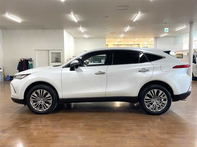 トヨタ ハリアー Z レザーパッケージ 道央・札幌 2024(令6)年 0.2万km プラチナホワイトパールマイカ 4WD/寒冷地仕様/純正OP12.3型ナビ/・フルセグTV/BT/USB/AM/FM/JBLサウンドシステム/TVキャンセラー/バックカメラ/デジタルインナーミラー/トヨタセーフティセンス/・プリクラッシュセーフティ/・レーントレーシングアシスト/・レーンディパーチャーアラート/・ロードサインアシスト/・発進遅れ告知機能/・プロアクティブドライビングアシスト/・緊急時操舵支援機能/横滑り防止装置/前後コーナーセンサー/ブラインドスポットモニター/ヘッドアップディスプレイ/本革シート/前席パワーシート/運転席シートメモリ機能/前席シートベンチレーション/前席シートヒーター/置くだけ充電/AC100V電源/電動パーキングブレーキ/ブレーキホールド/レーダークルーズコントロール/パワーバックドア/純正エンジンスターター/ビルトインETC2.0/オートライト/アダプティブハイビーム/LEDヘッドライト/前後フォグライト/ステアリングリモコン/ステアリングヒーター/フロアマット/純正ドアバイザー/スマートキーx2/純正19インチAW/新車時保証書/取扱説明書