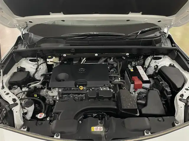 トヨタ ハリアー Z レザーパッケージ 道央・札幌 2024(令6)年 0.2万km プラチナホワイトパールマイカ 4WD/寒冷地仕様/純正OP12.3型ナビ/・フルセグTV/BT/USB/AM/FM/JBLサウンドシステム/TVキャンセラー/バックカメラ/デジタルインナーミラー/トヨタセーフティセンス/・プリクラッシュセーフティ/・レーントレーシングアシスト/・レーンディパーチャーアラート/・ロードサインアシスト/・発進遅れ告知機能/・プロアクティブドライビングアシスト/・緊急時操舵支援機能/横滑り防止装置/前後コーナーセンサー/ブラインドスポットモニター/ヘッドアップディスプレイ/本革シート/前席パワーシート/運転席シートメモリ機能/前席シートベンチレーション/前席シートヒーター/置くだけ充電/AC100V電源/電動パーキングブレーキ/ブレーキホールド/レーダークルーズコントロール/パワーバックドア/純正エンジンスターター/ビルトインETC2.0/オートライト/アダプティブハイビーム/LEDヘッドライト/前後フォグライト/ステアリングリモコン/ステアリングヒーター/フロアマット/純正ドアバイザー/スマートキーx2/純正19インチAW/新車時保証書/取扱説明書